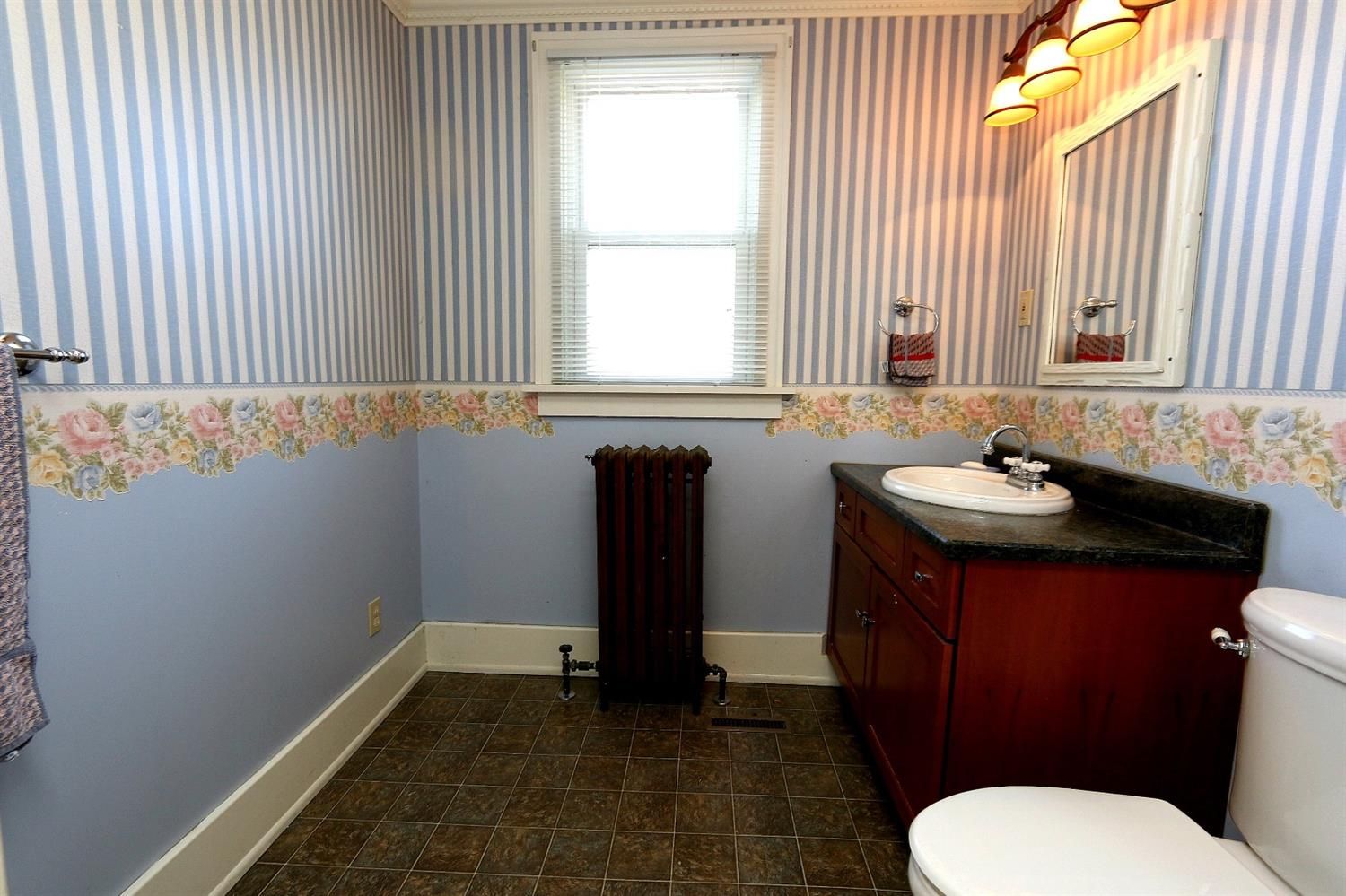 220 Lakeside Dr, Walkerton, IN 46574